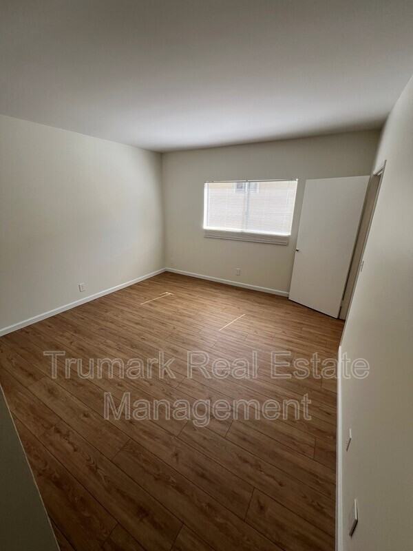 2713 Montrose Ave #8 - Photo 7 of 17