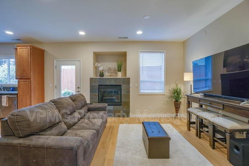 5906 Ne 56th St - Photo 4 of 30