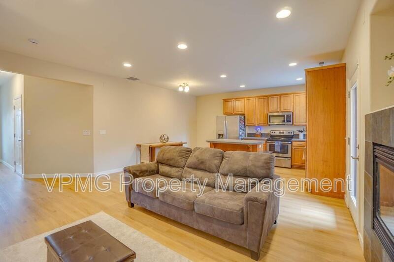 5906 Ne 56th St - Photo 6 of 30