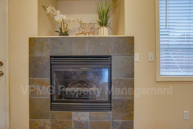 5906 Ne 56th St - Photo 7 of 30