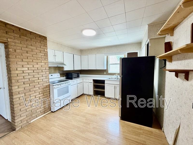 400 Dougall Rd N - Photo 2 of 22
