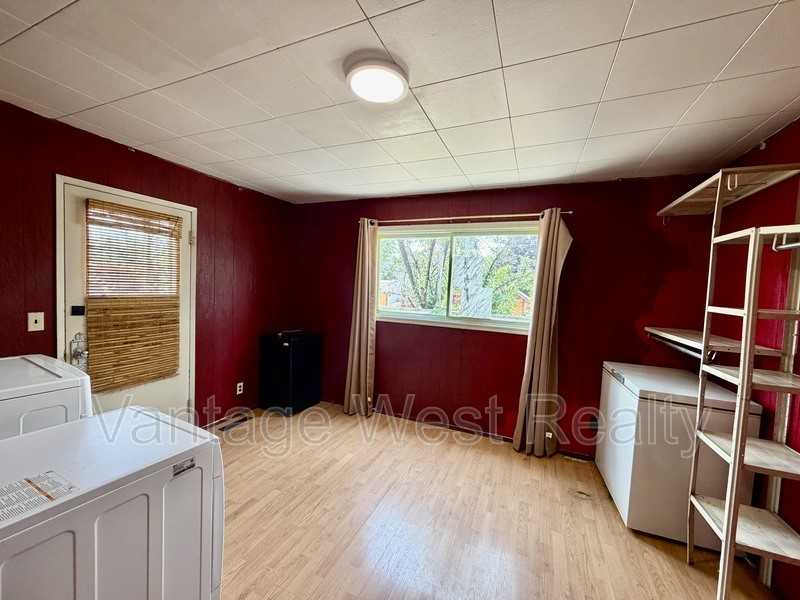 400 Dougall Rd N - Photo 5 of 22