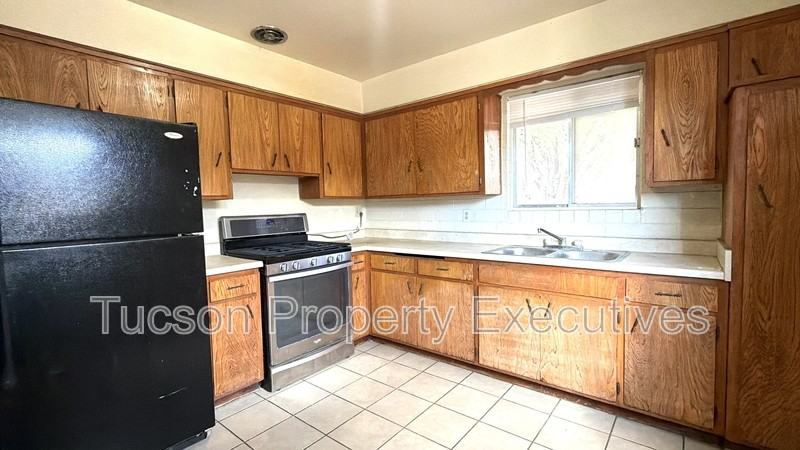 8922 S Nogales Hwy - Photo 2 of 14