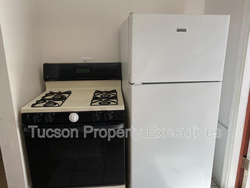 1646 N Beverly Ave - Photo 4 of 25