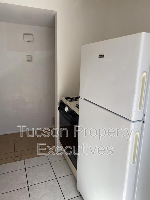 1646 N Beverly Ave - Photo 5 of 25