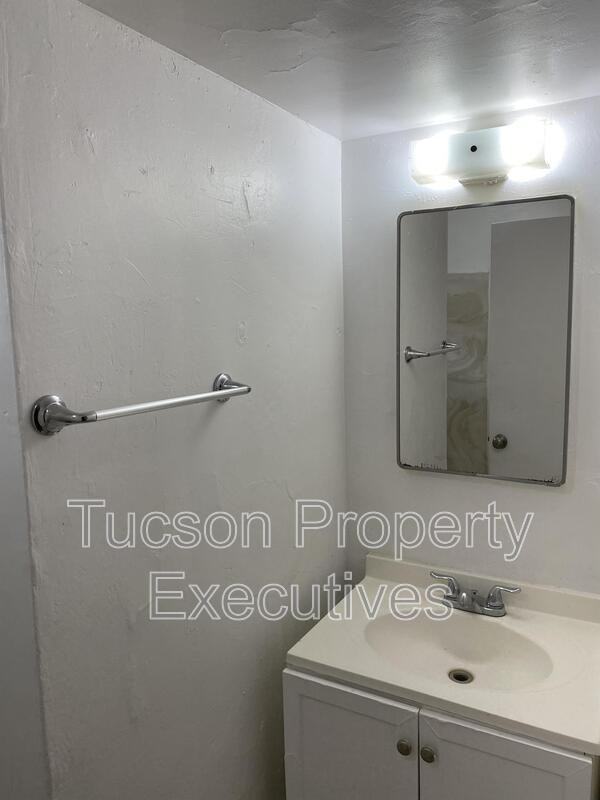 1646 N Beverly Ave - Photo 7 of 25