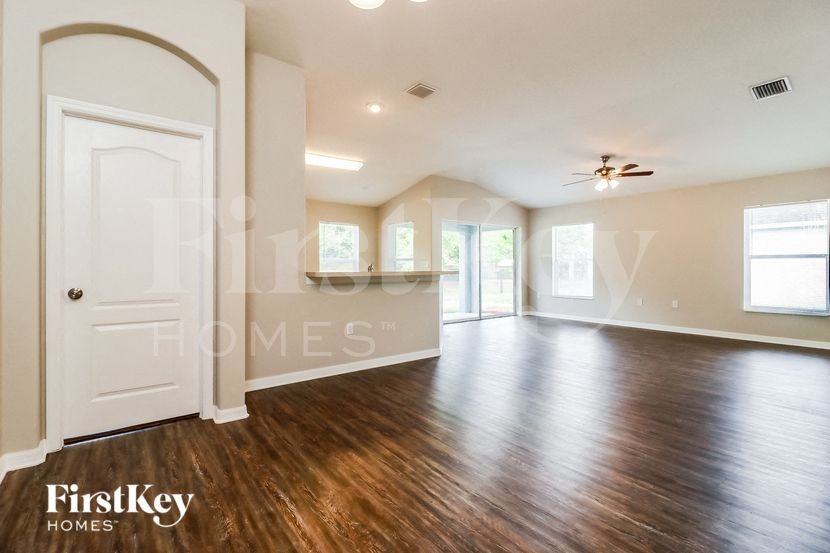 826 Barrister Dr - Photo 3 of 15