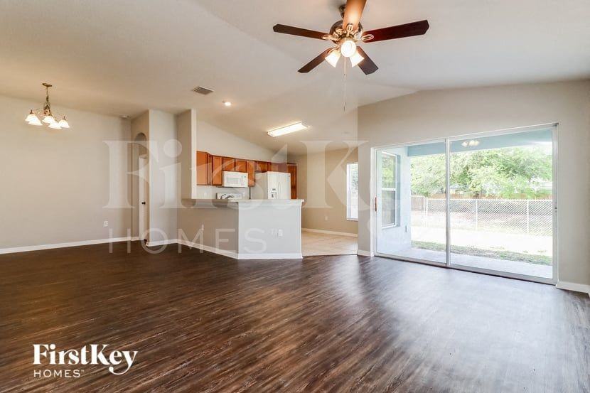 826 Barrister Dr - Photo 4 of 15