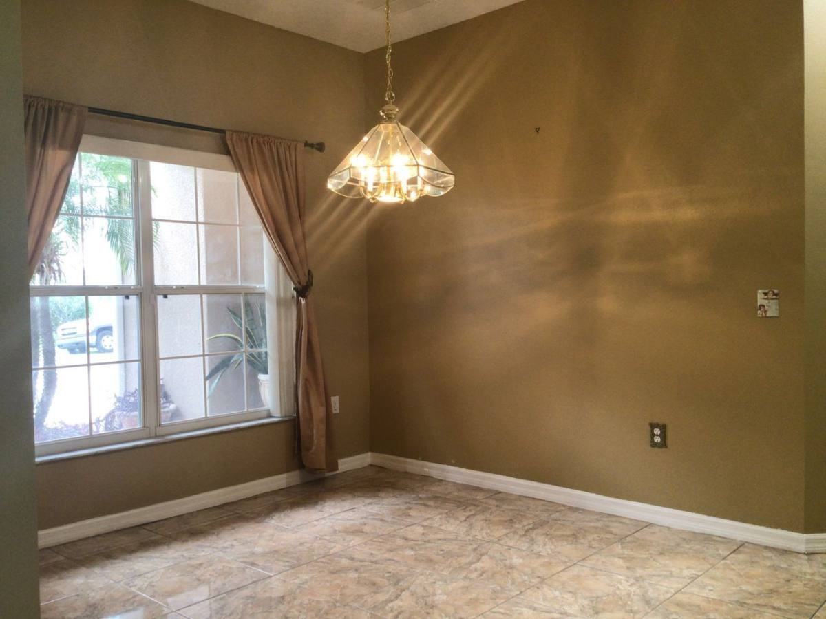 410 Bloomfield Dr - Photo 2 of 10