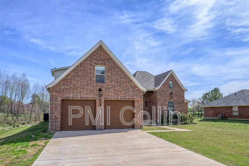 5401 Arroyo Trl - Photo 2 of 33