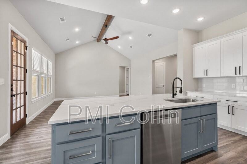 5401 Arroyo Trl - Photo 7 of 33