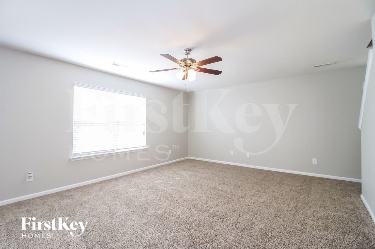 1438 Waverly St - Photo 4 of 16