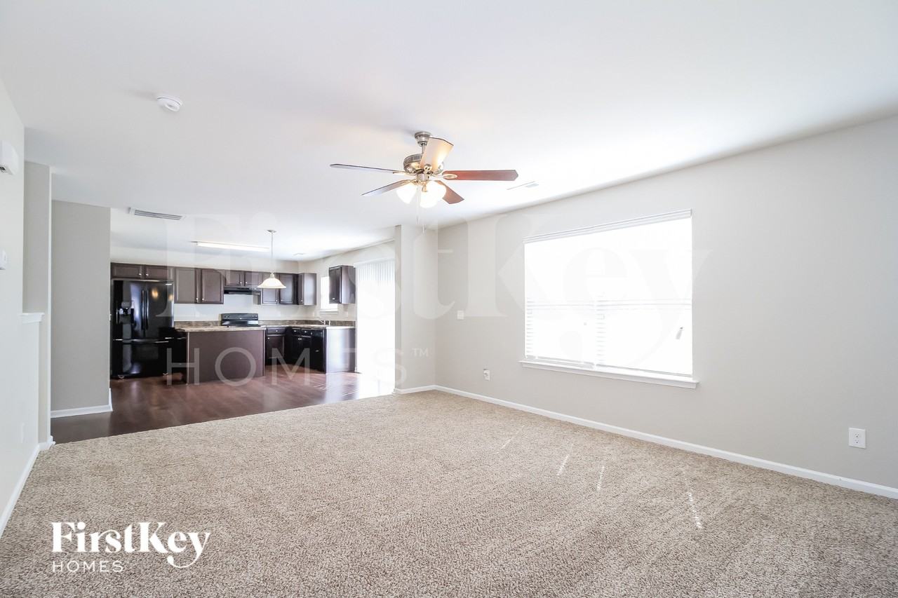 1438 Waverly St - Photo 5 of 16