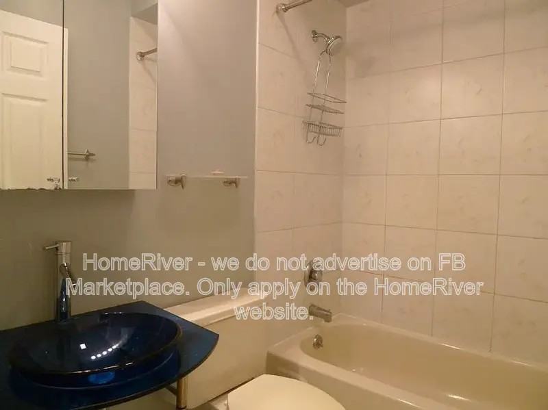 2140 W Jackson Blvd #1 - Photo 4 of 9