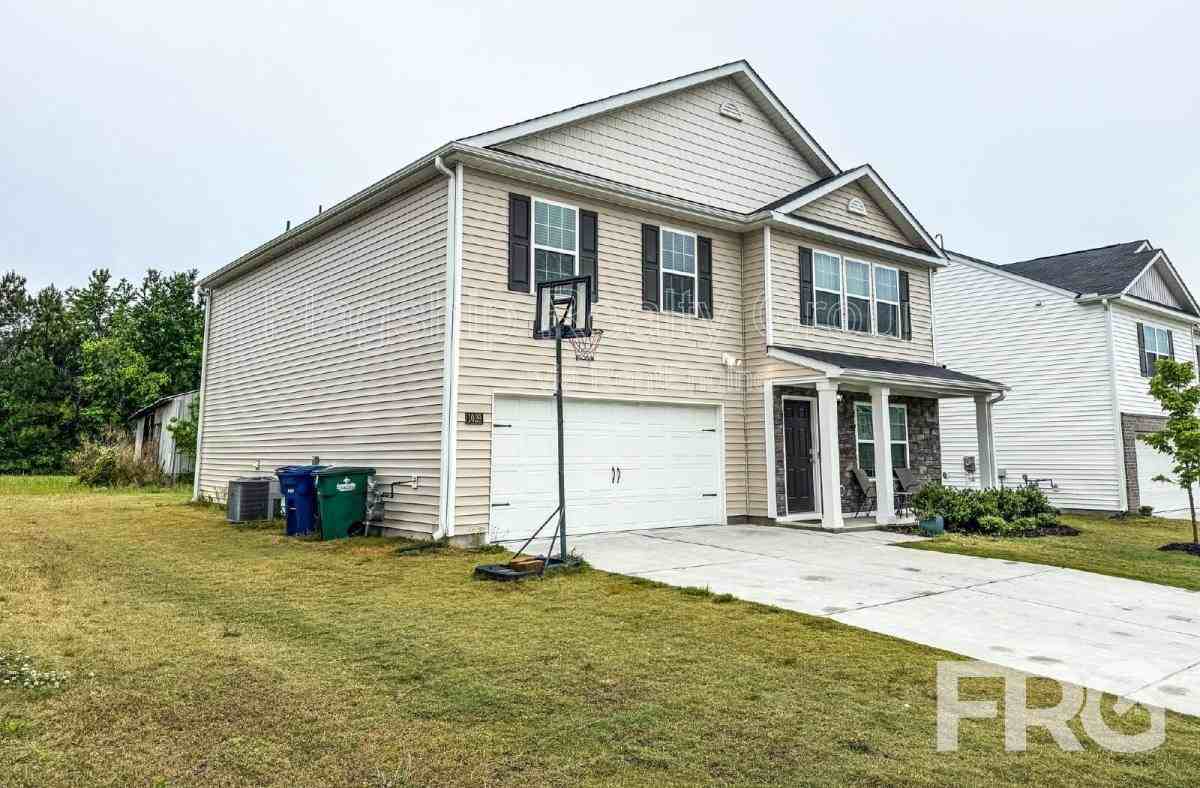 1028 Riverstone Dr - Photo 2 of 10