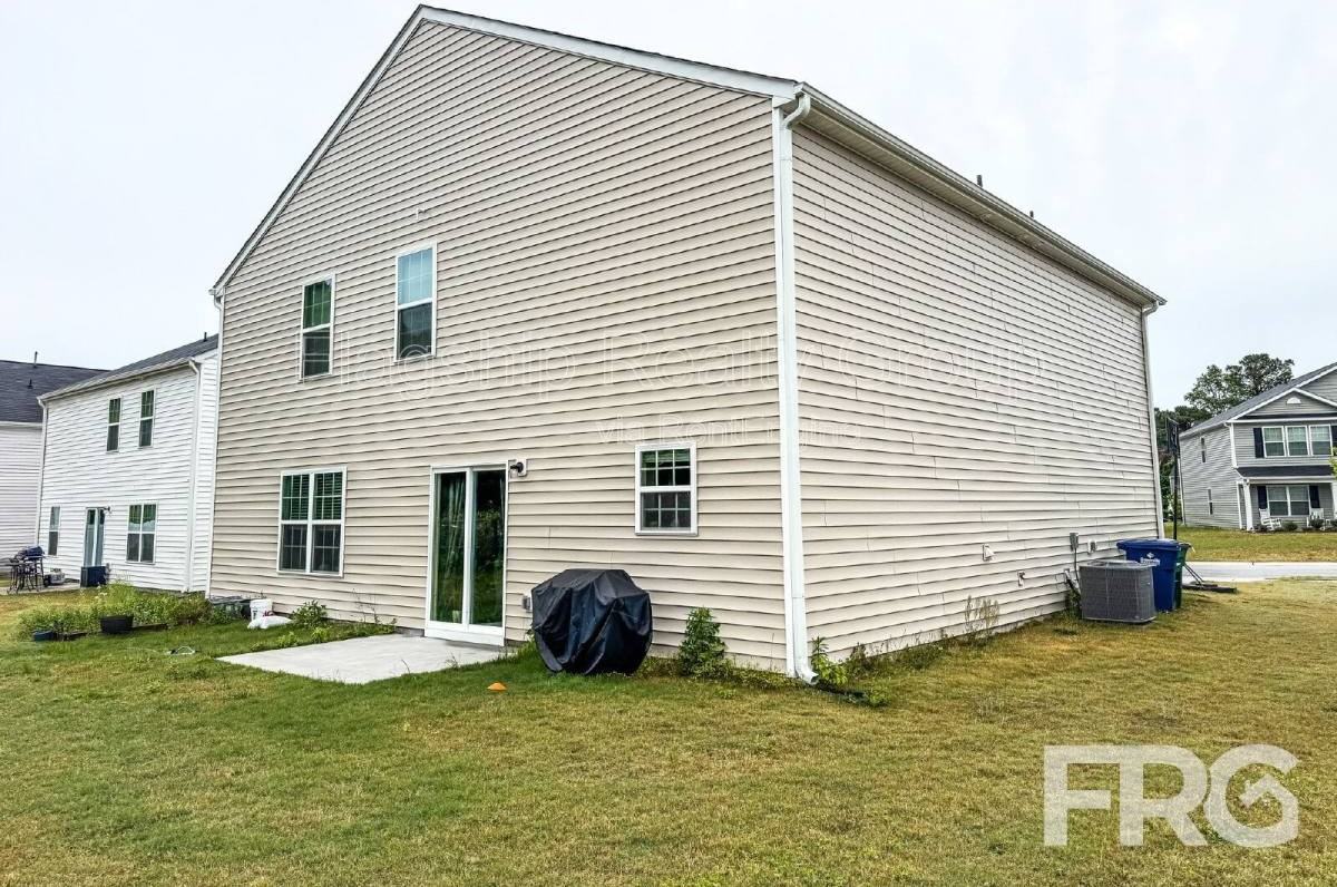 1028 Riverstone Dr - Photo 3 of 10