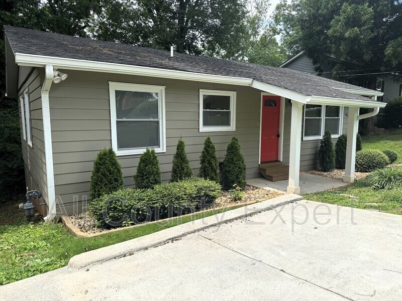 916 Zion Cir - Photo 2 of 17