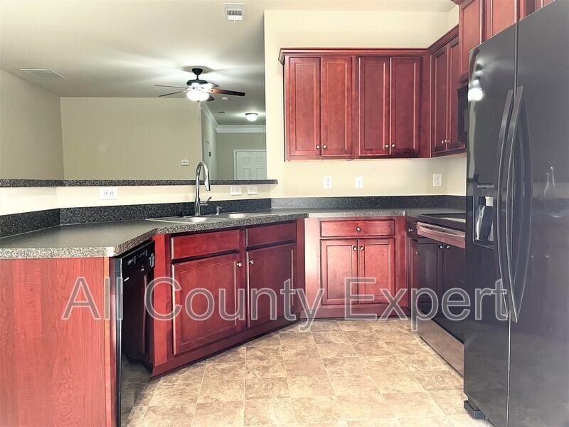 599 Oakside Pl - Photo 4 of 24
