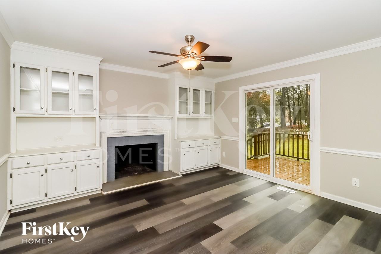 687 Crab Tree Ct Sw - Photo 4 of 16