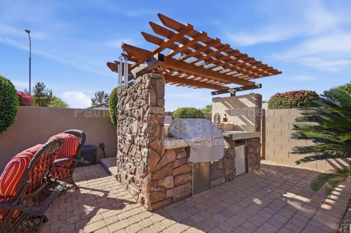 8629 W Echo Ln - Photo 2 of 10