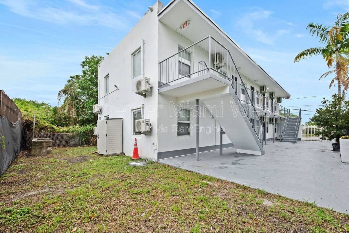 1245 Nw 60th St #3 - Photo 2 of 10