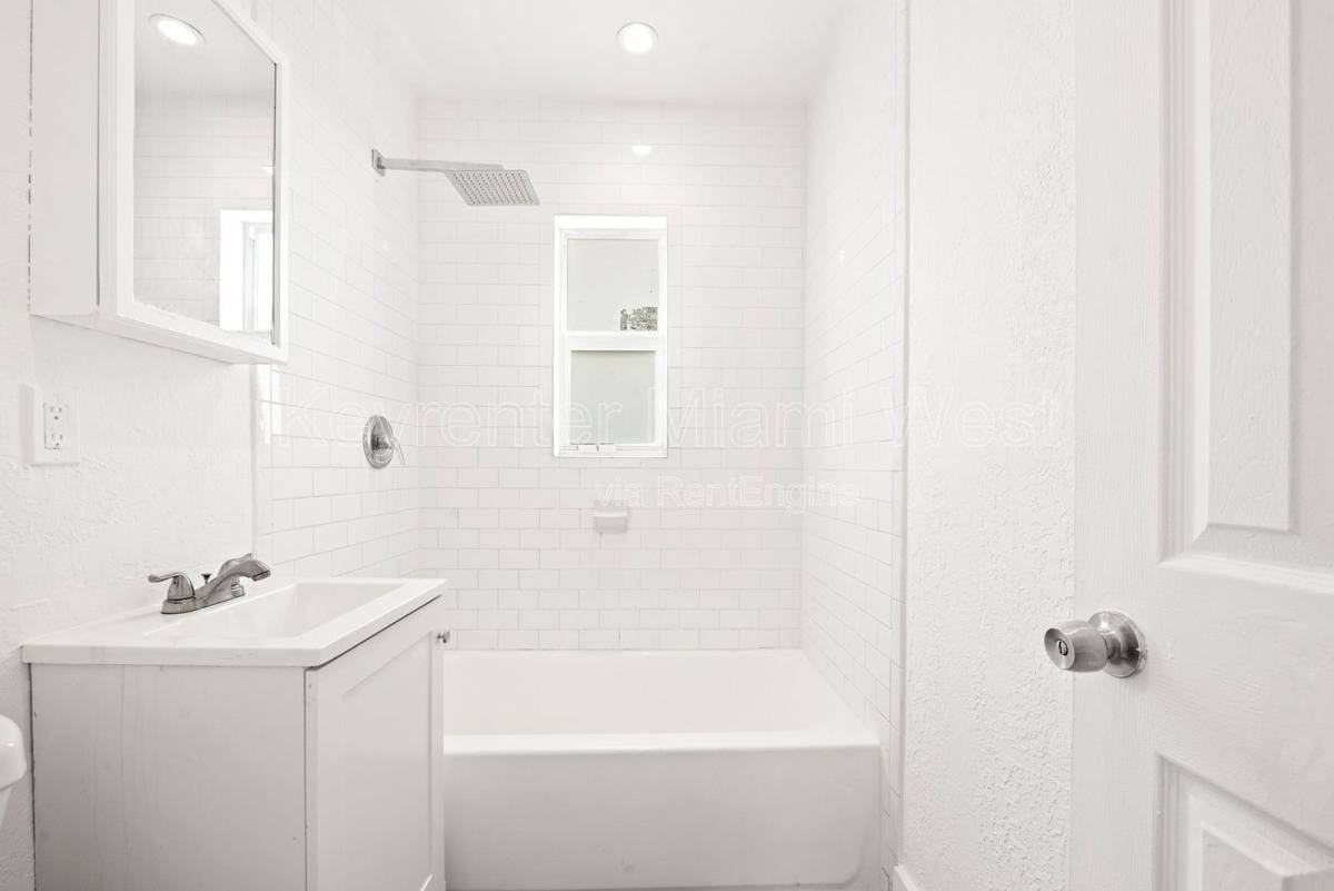 1245 Nw 60th St #3 - Photo 3 of 10