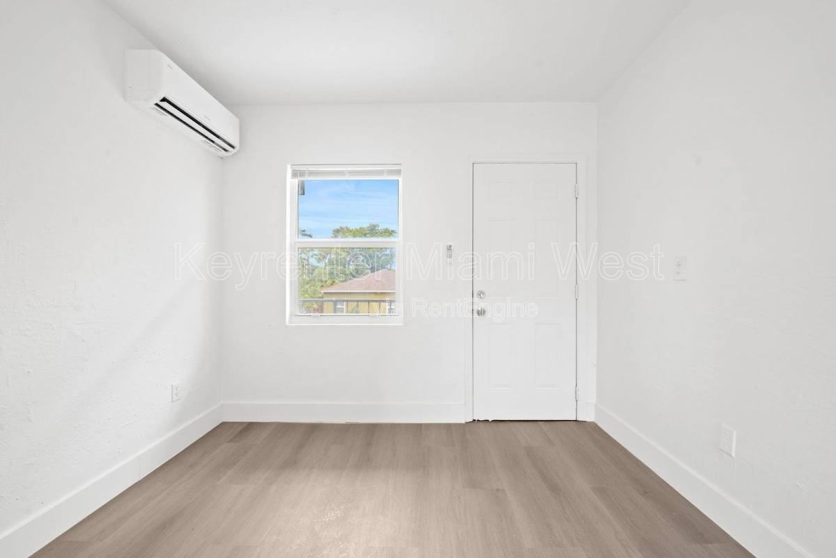 1245 Nw 60th St #3 - Photo 5 of 10
