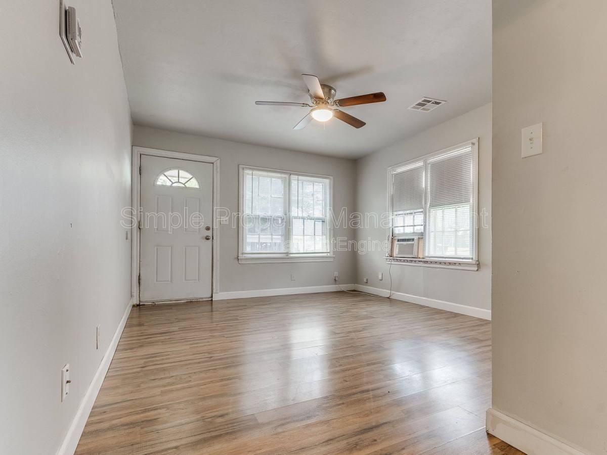 7105 Nw 39th St - Photo 3 of 10