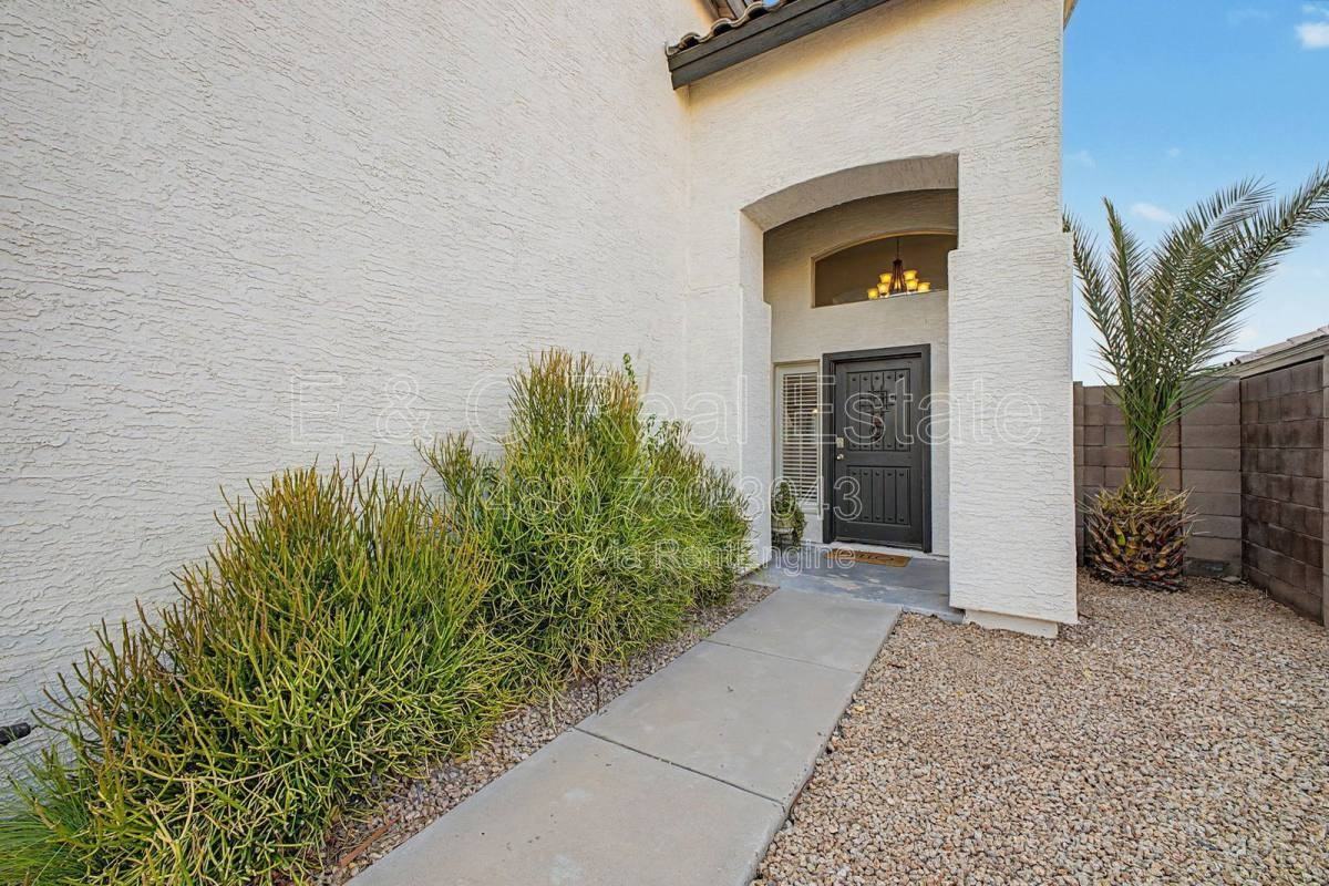 3910 E Rosemonte Dr - Photo 2 of 10