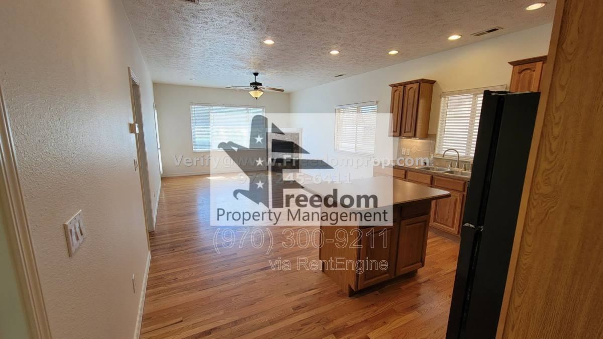 555 Garden Grove Ct - Photo 2 of 10