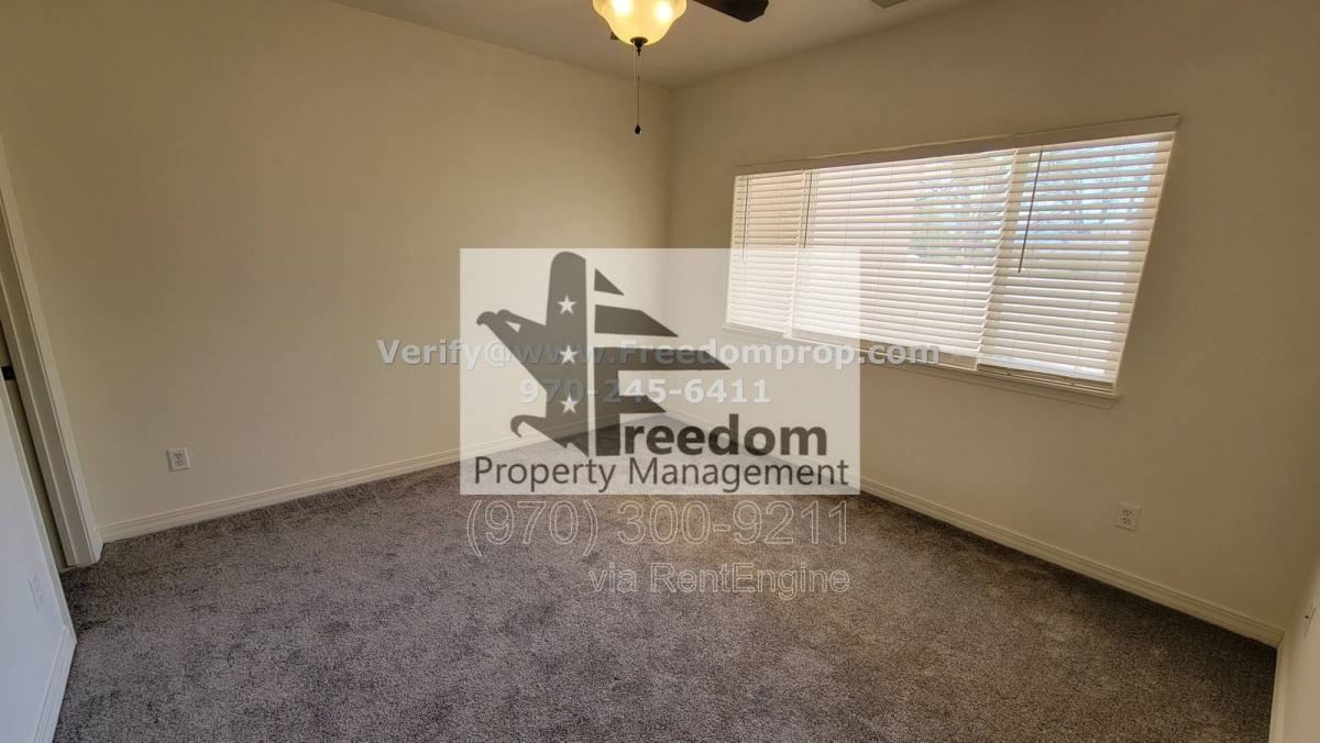 555 Garden Grove Ct - Photo 4 of 10