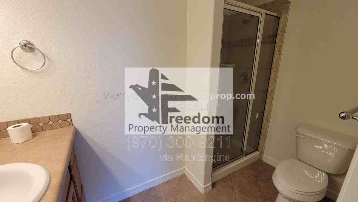 555 Garden Grove Ct - Photo 5 of 10