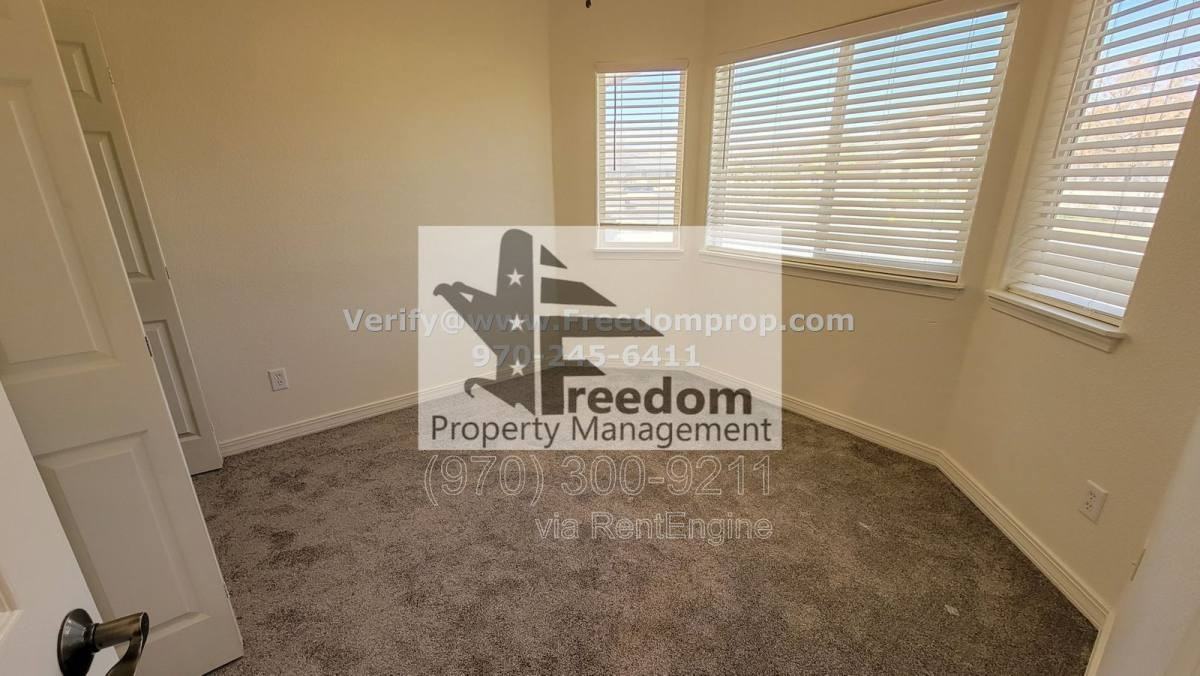 555 Garden Grove Ct - Photo 7 of 10