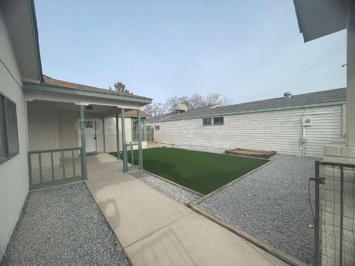 4733 Platinum Dr Ne - Photo 3 of 10