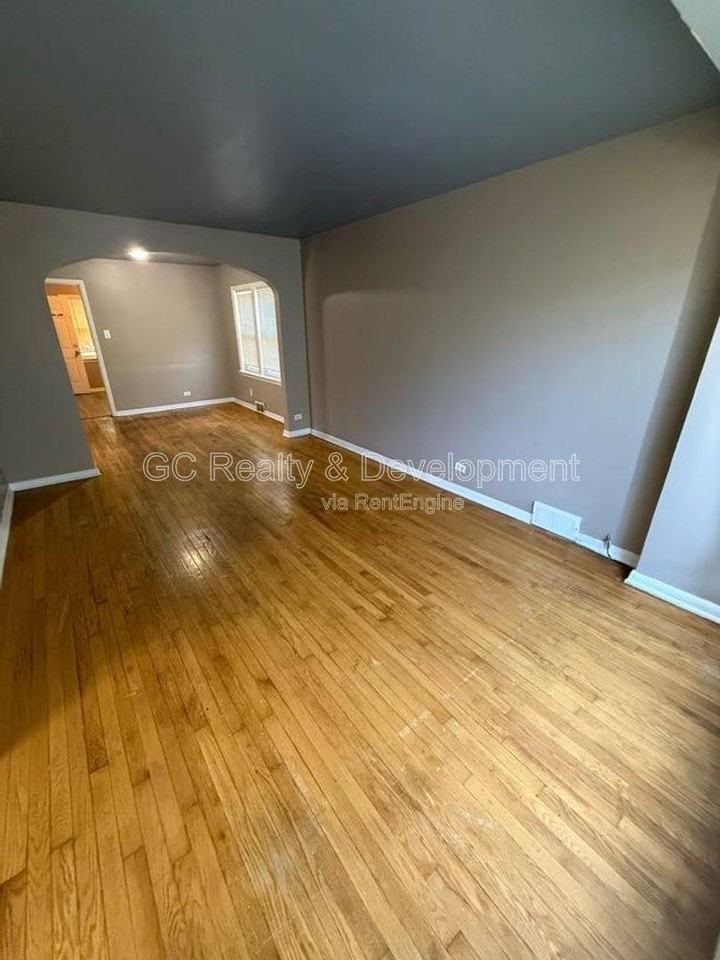 9552 S Greenwood Ave - Photo 2 of 10