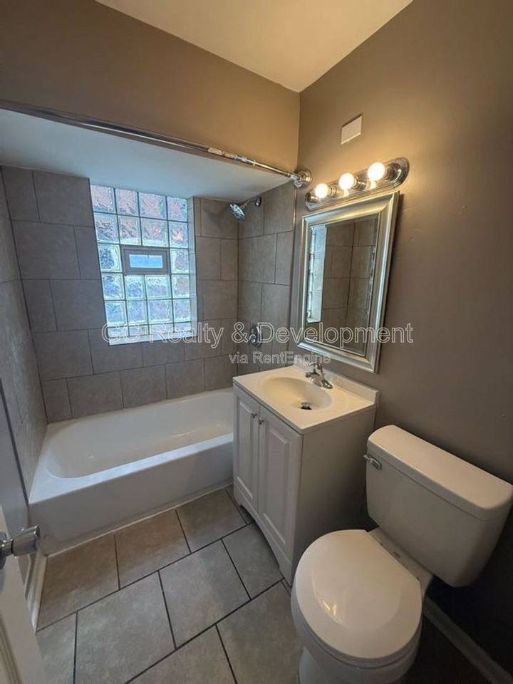 9552 S Greenwood Ave - Photo 5 of 10