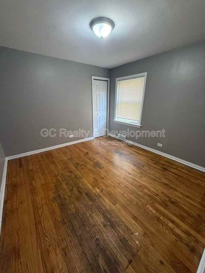 9552 S Greenwood Ave - Photo 6 of 10