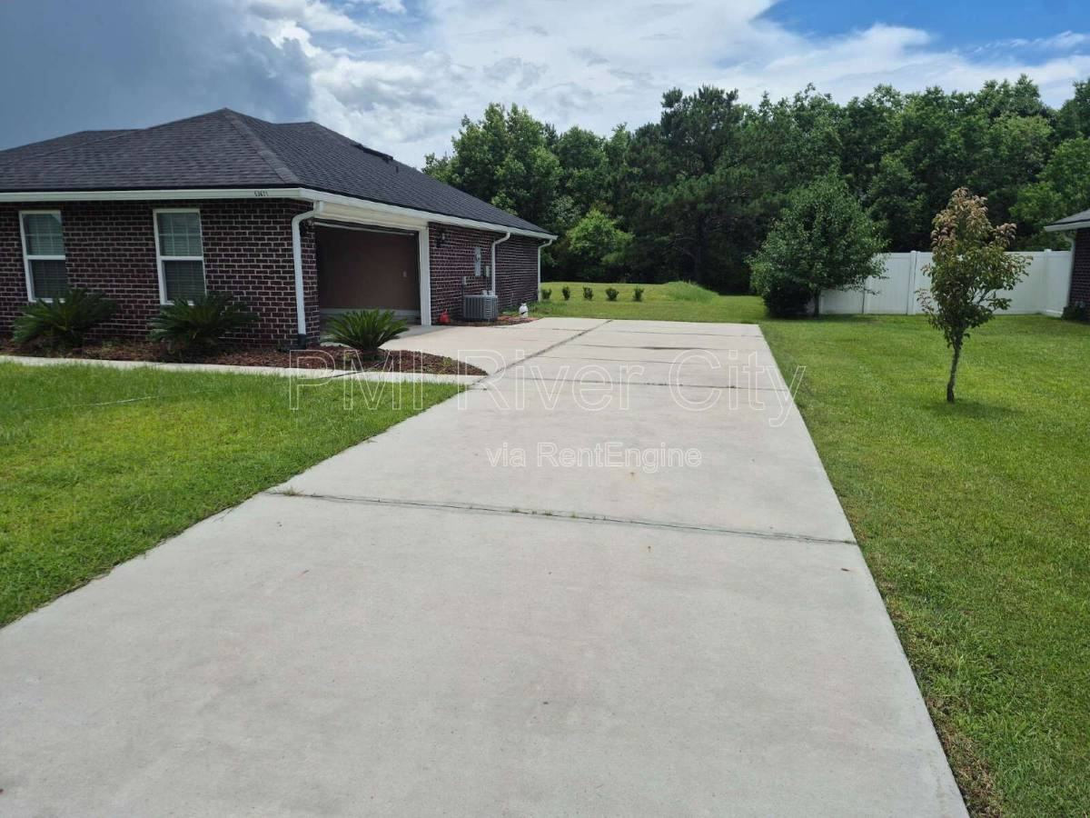 53671 Carrington Dr - Photo 3 of 10