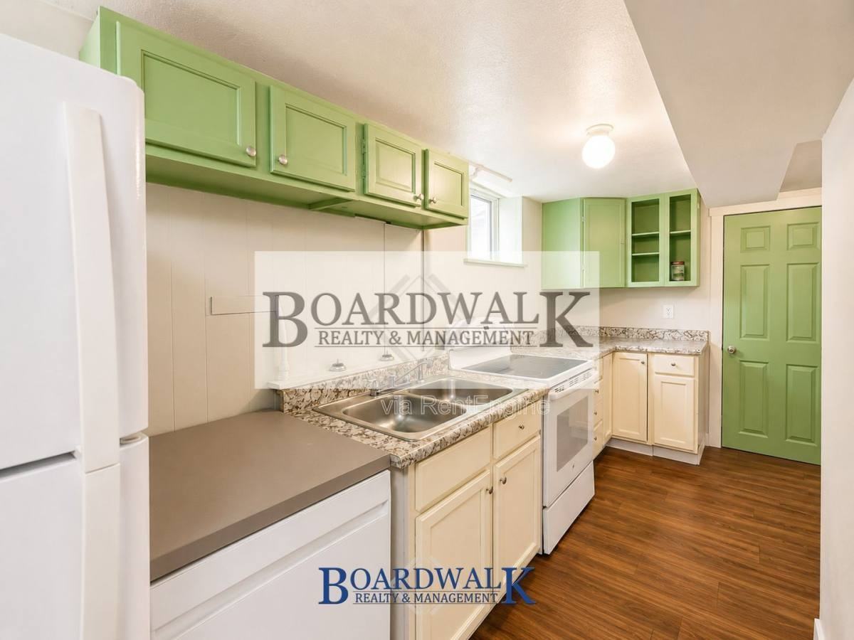 2725 S Lake St #2 - Photo 3 of 10