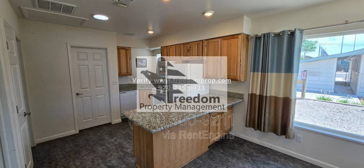 1010 Orchard Ave #B - Photo 3 of 9