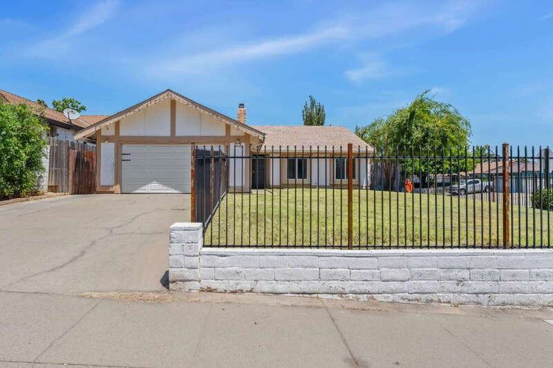 5041 Palm Ave - Photo 2 of 28