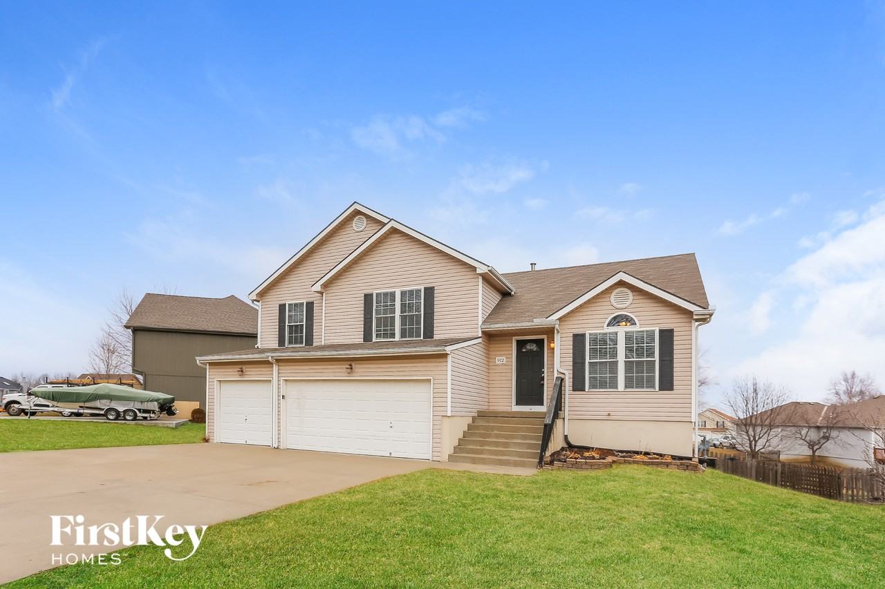 912 Madelyn Dr - Photo 2 of 15