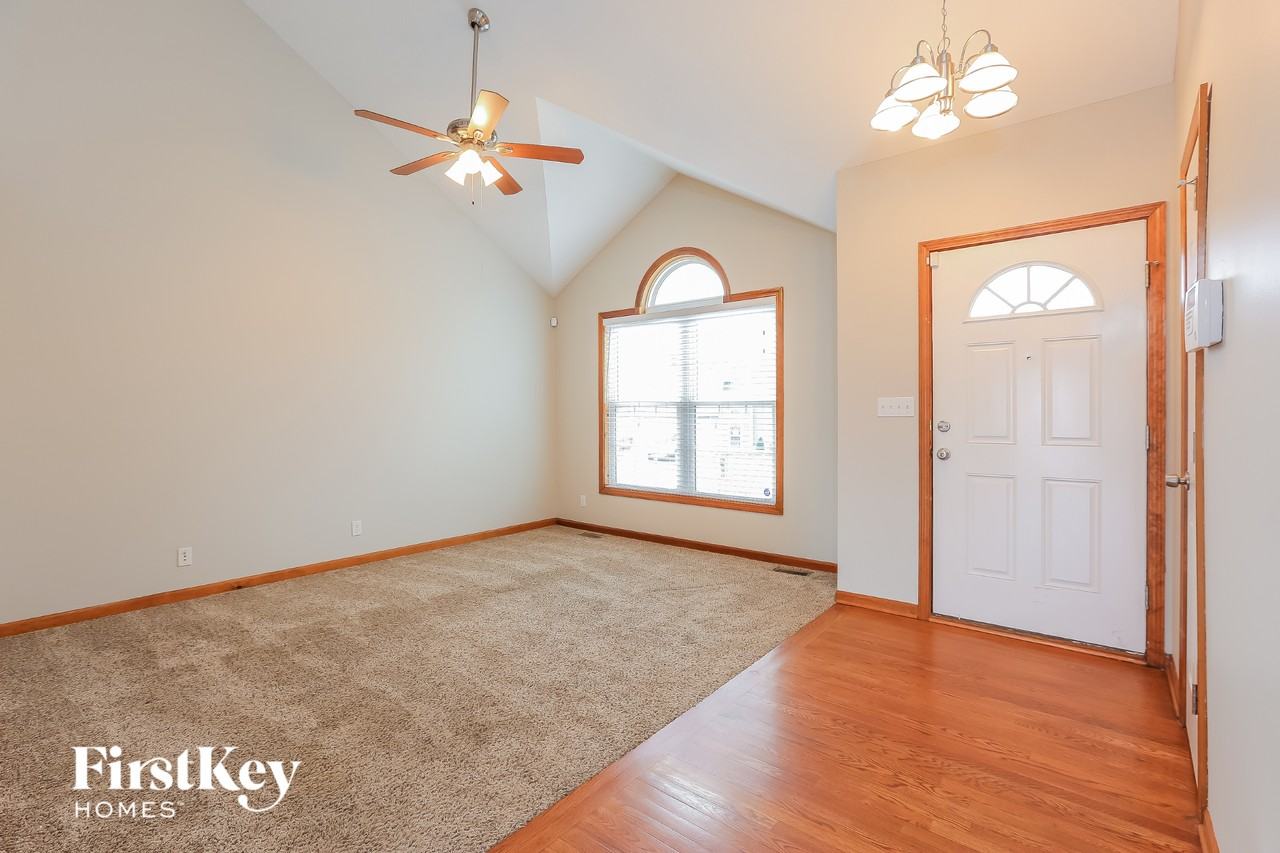 912 Madelyn Dr - Photo 3 of 15