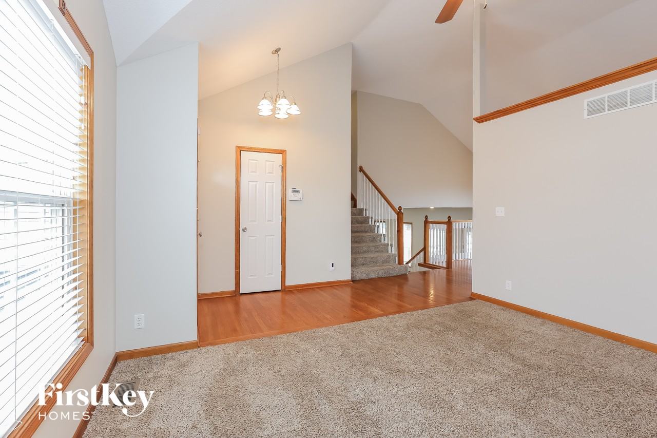 912 Madelyn Dr - Photo 4 of 15