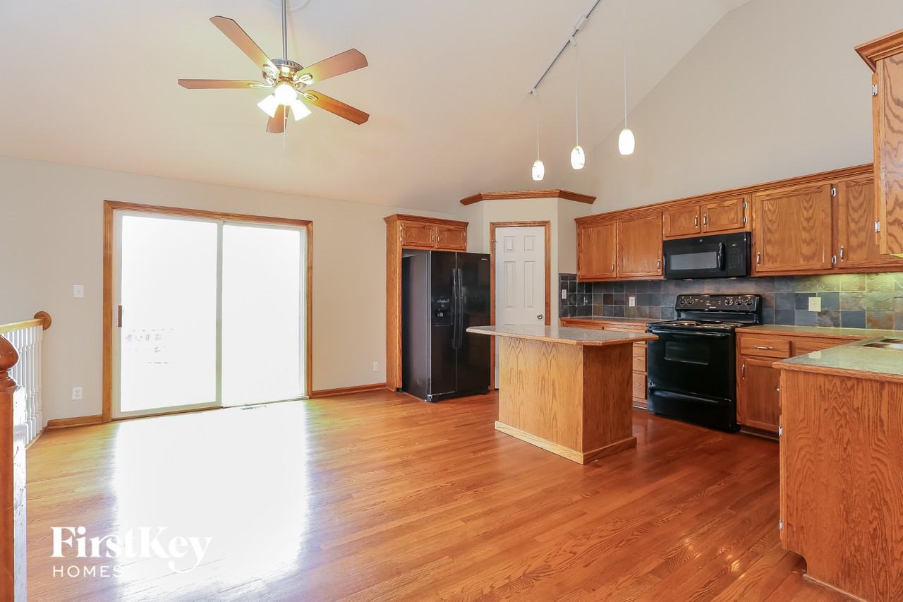912 Madelyn Dr - Photo 5 of 15