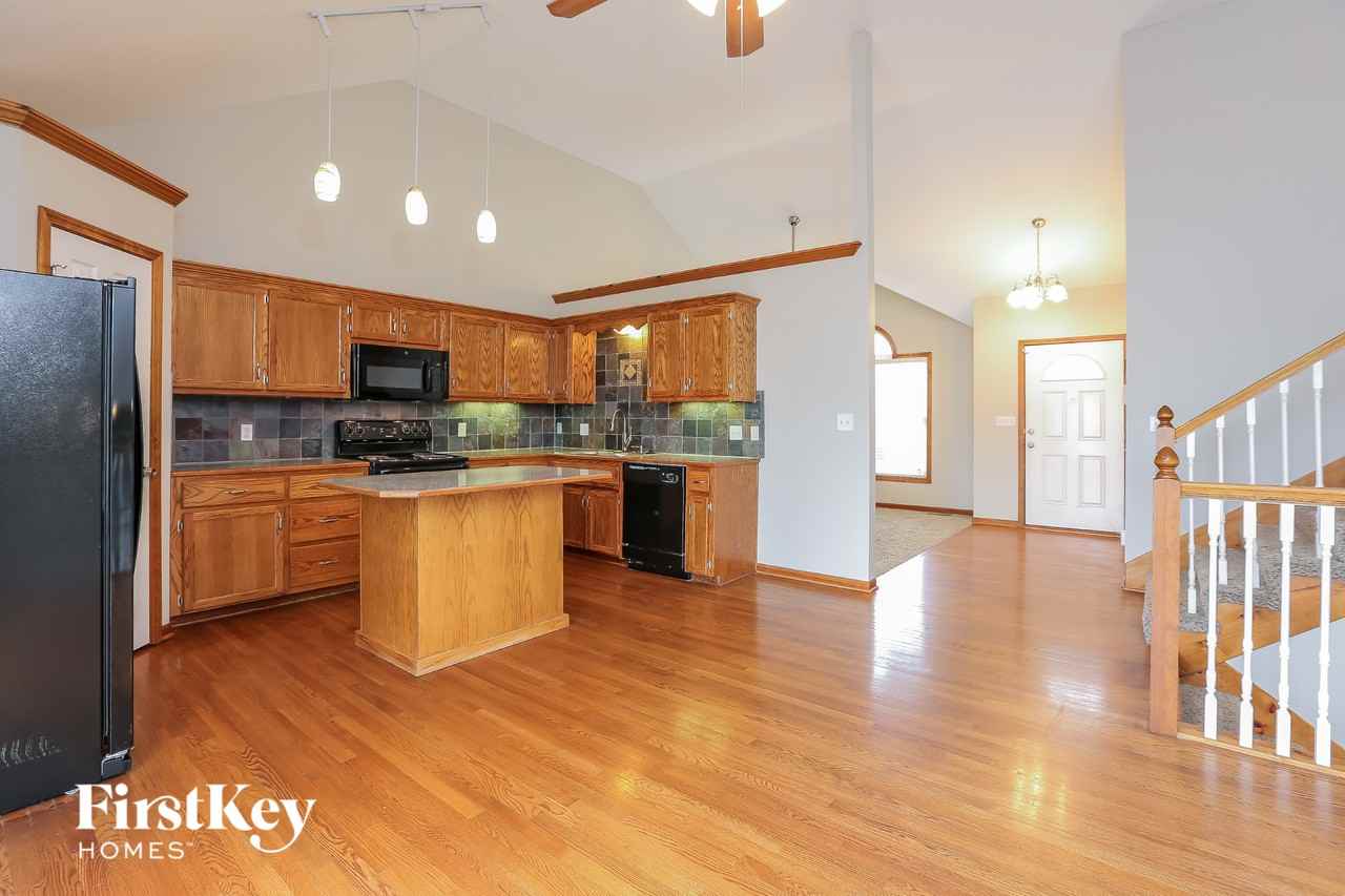 912 Madelyn Dr - Photo 6 of 15