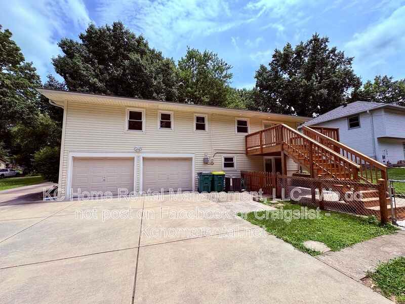 6012 Noland Rd - Photo 5 of 42