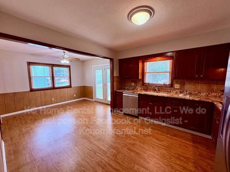 6012 Noland Rd - Photo 7 of 42