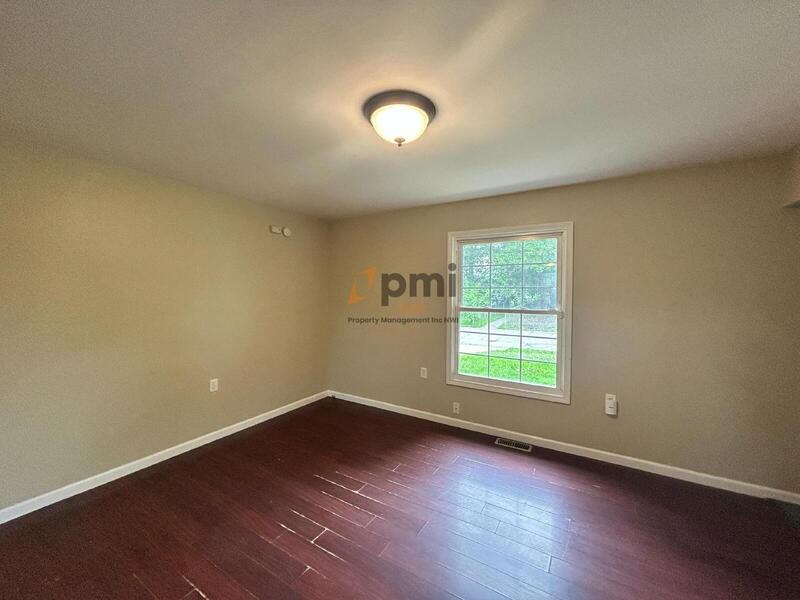 385 Briarwood Dr - Photo 4 of 18