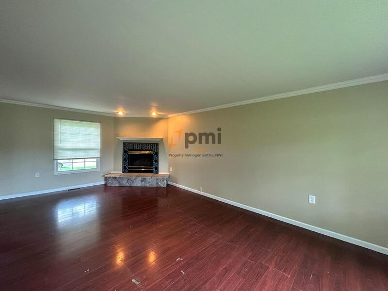 385 Briarwood Dr - Photo 5 of 18